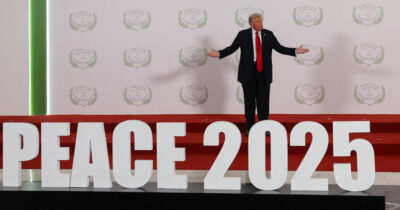 Copertina di “Board of Peace”, l’Onu a pagamento di Trump incassa pochi sì, qualche no e tanti “ni”: “Ma non c’è alternativa”