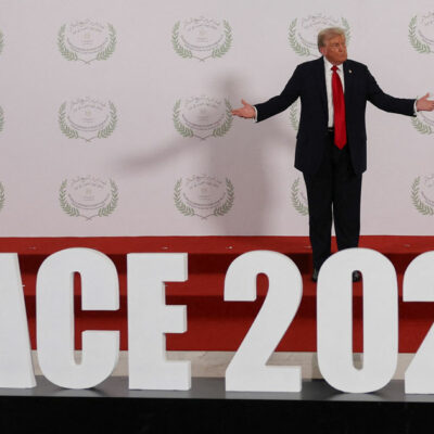 Copertina di “Board of Peace”, l’Onu a pagamento di Trump incassa pochi sì, qualche no e tanti “ni”: “Ma non c’è alternativa”