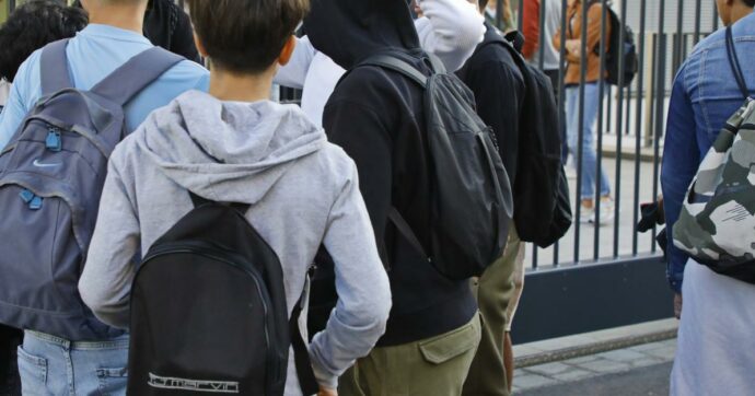 Violenza a scuola, Modena propone gli “school tutor” all’ingresso: “Intervenire senza militarizzare”