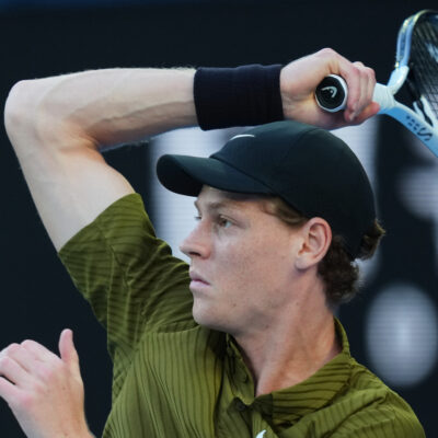 Copertina di Australian Open, Sinner domina e Gaston si ritira: “Mi dispiace, non è così che volevo vincere. Mi sento pronto, ho lavorato molto”