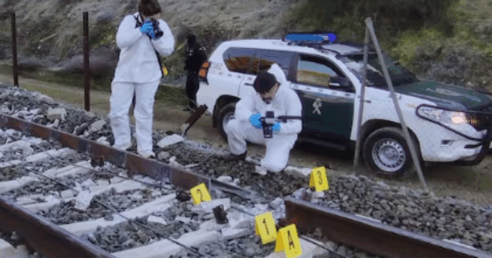 I lavori di saldatura del binario e le rotaie sensibili agli sbalzi termici: su cosa punta l’indagine sull’incidente dei treni in Spagna