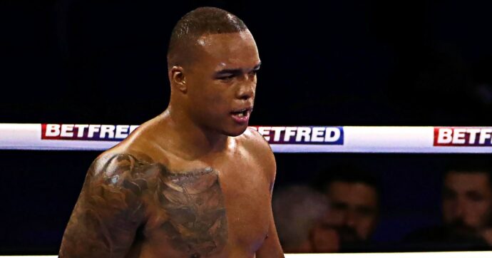 “Ti offrono l’allenamento gratis e diventi pugile per una notte”: dentro il fenomeno del White Collar Boxing, da cui è nata la stella di Fabio Wardley