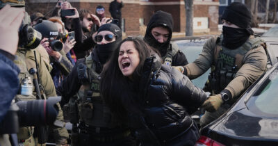 Copertina di “L’Ice peggio del Covid”. Persone barricate in casa tra spesa a domicilio record e rinuncia alle cure mediche