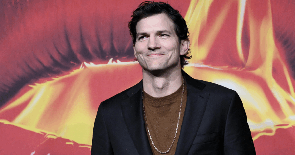 “Mio fratello gemello è nato con una paralisi cerebrale e a 12 anni ha subito il trapianto di cuore. È stato lui a farmi accettare il mio corpo”: così Ashton Kutcher