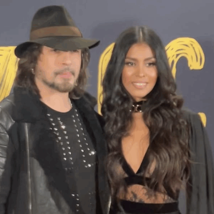 “Clizia Incorvaia, ma non ti vergogni ? Tu che per denaro pubblichi senza ritegno i tuoi figli dandoli in pasto al web”: Naya Garibo difende il marito Francesco Sarcina