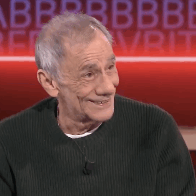 “Uno mi frena davanti, gli vado quasi addosso e gli faccio oh oh cogl**ne. Così nasce Oh oh cavallo. Era il pezzo che mi mancava”: Roberto Vecchioni e il segreto di “Samarcanda”