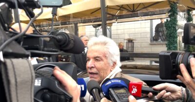 Copertina di “Il ricordo più bello? Quando ci siamo conosciuti. Valentino ha insegnato a vivere una vita importante ma non ridicola”: parla il compagno Giancarlo Giammetti