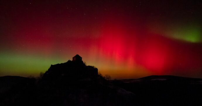 Tempesta solare si abbatte sulla Terra, è la più potente dal 2003. E regala anche l’aurora boreale