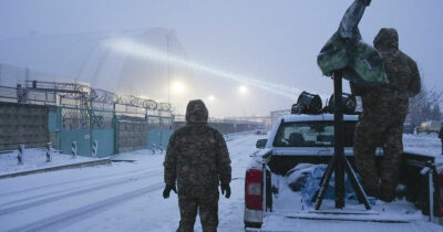 Copertina di Ucraina, missili russi sulle infrastrutture energetiche. Chernobyl, l’allarme rientra: “Strutture alimentate, nessun pericolo”