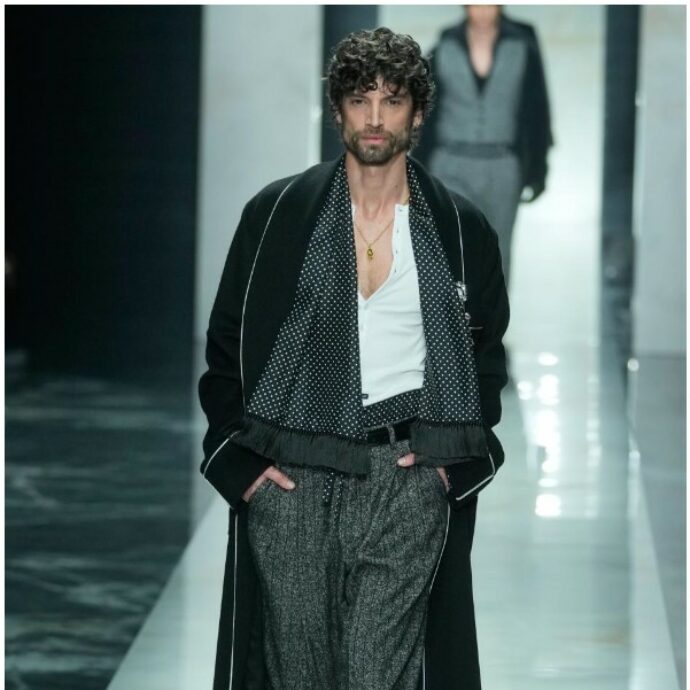 “Sono scioccata dal fatto che le persone continuino a sostenere questa azienda. È imbarazzante””: Bella Hadid contro Dolce e Gabbana per la sfilata non inclusiva