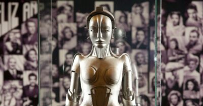 Copertina di Ritorno al futuro con ‘’Metropolis’’ di Fritz Lang: s’è avverato il film distopico ambientato nel 2026