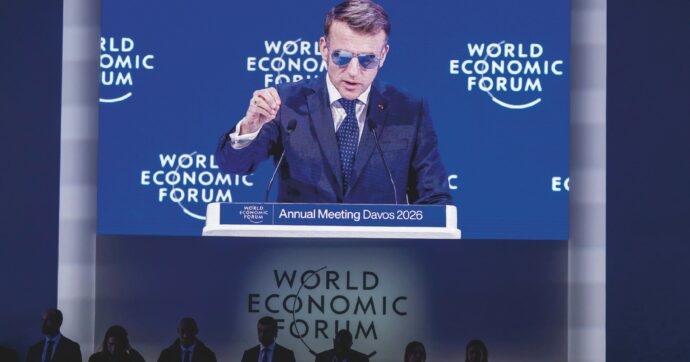 Davos, Macron&Trump show: “Non siamo vassalli contro bulli”