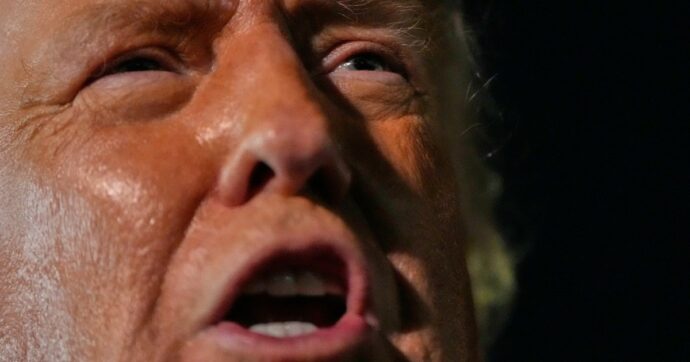 Groenlandia, Trump: “Leader Ue non faranno molta resistenza”. Poi minaccia dazi al 200% su vino e champagne francesi. “Nessuno vuole Macron”