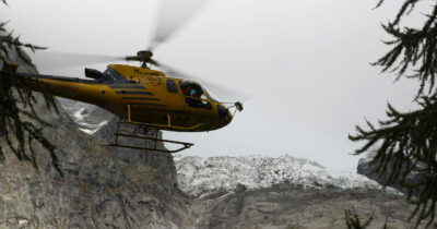 Copertina di Sciatore di 21 anni sbatte contro un albero e muore: tragedia a Courmayeur