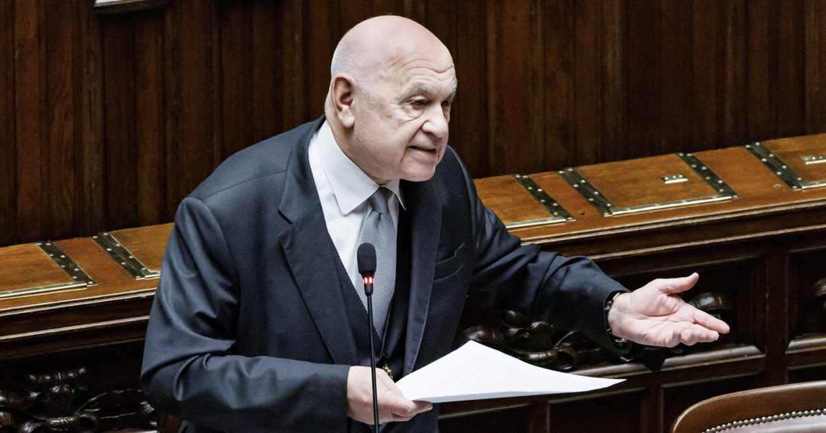 Nordio difende l’avviso di arresto: “Nessun fuggi fuggi, i grandi criminali sono esclusi”. Falso: vale anche per i narcotrafficanti