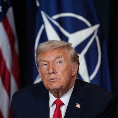 Copertina di Trump a Davos: “Definito accordo sulla Groenlandia con Rutte. Non imporrò dazi”