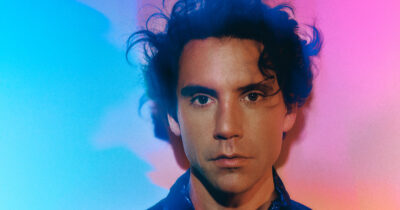 Copertina di “Ero terrorizzato dai miei incubi ed ero sonnambulo. A 14 anni la polizia mi ha trovato per strada e riportato a casa. La musica mi ha aiutato tanto. Canto il sesso e l’erotismo anche per mettermi più a nudo”: così MIKA