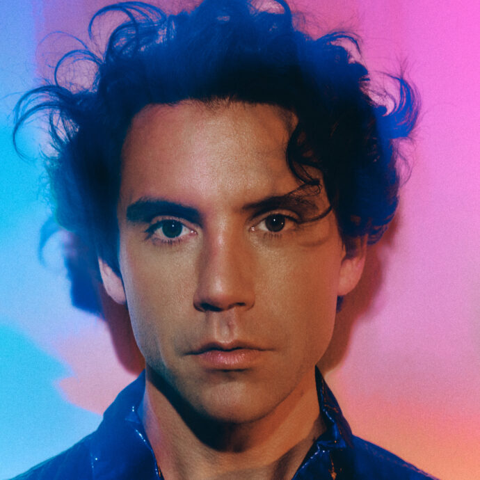 “Ero terrorizzato dai miei incubi ed ero sonnambulo. A 14 anni la polizia mi ha trovato per strada e riportato a casa. La musica mi ha aiutato tanto. Canto il sesso e l’erotismo anche per mettermi più a nudo”: così MIKA