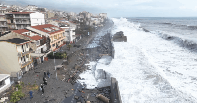 Ciclone Harry, da dove arrivano le onde record che hanno devastato le coste del Sud. Pasini (Cnr): “Non siamo preparati”