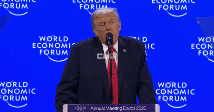 L’ultima gaffe di Trump, confonde la Groenlandia con l’Islanda durante il suo discorso a Davos – Video