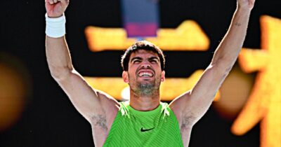 Copertina di “Forza e coraggio per ciò che sta accadendo in Spagna”: la scritta di Alcaraz dopo la vittoria sofferta contro il 34enne Hanfmann