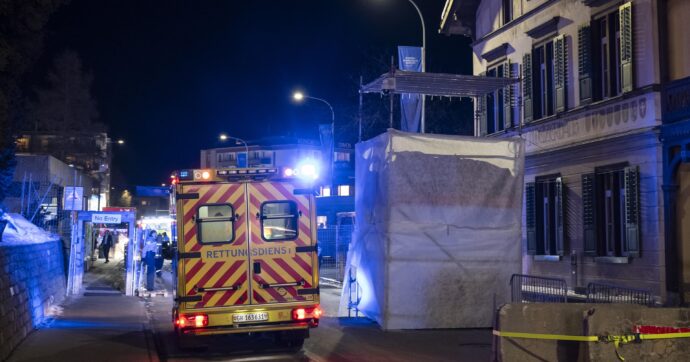 Incendio vicino a un hotel a Davos. Lilli Gruber: “Ci hanno evacuati dal Congress center, c’è un’emergenza”