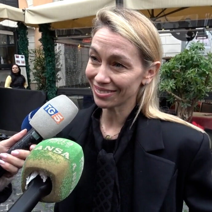 Eleonora Abbagnato ricorda Valentino: “Ho avuto il privilegio di essere vestita da lui, non aveva difetti”