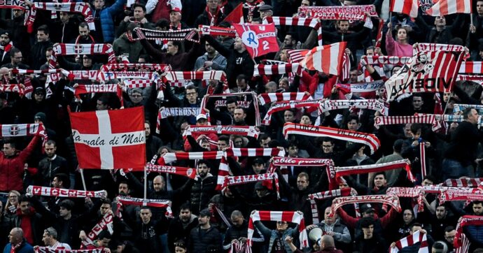 “Via la bandiera della squadra o niente funerale”