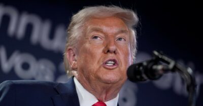 Copertina di Groenlandia e dazi: A Davos Trump fa la voce grossa ma è resa: “Non uso la forza” e “niente sanzioni”