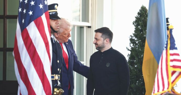 Ucraina, Trump sbotta: “Putin e Zelensky sono stupidi se non fanno la pace” E scarica sull’Ue