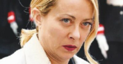 Copertina di Bibi entra, Meloni  (per ora) no: “contro la costituzione”