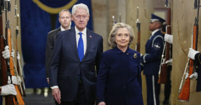 Copertina di Epstein files, la Camera accusa i Clinton di oltraggio al Congresso per il rifiuto a testimoniare: aperto un procedimento