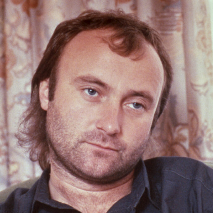 “Ho subito 5 operazioni al ginocchio, ho un’infermiera 24 ore su 24 e i miei reni sono intasati a causa dell’alcol, ma c’è ancora vita in me”: così Phil Collins