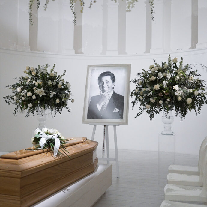 “Valentino è morto nel sonno, non ha sofferto”: le parole di Giancarlo Giammetti. Secondo giorno di camera ardente dello stilista a Roma