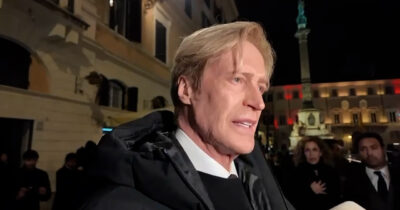 Copertina di “Siamo stati accanto per 43 anni, è la mia vita”: Vernon Bruce Hoeksema si commuove ricordando Valentino