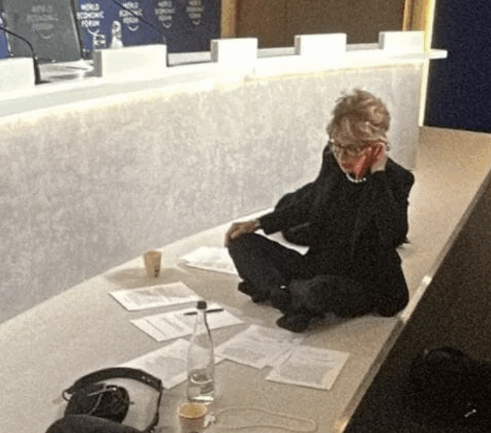 “Al telefono da Davos Lilli Gruber, a causa dell’evacuazione dello studio tv svizzero”: cos’è successo a Otto e Mezzo ieri sera