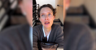 Copertina di “Sparano ai feriti in ospedale, è straziante”: Bianca Balti commossa per l’Iran. L’appello ai follower: “Diffondete la voce”