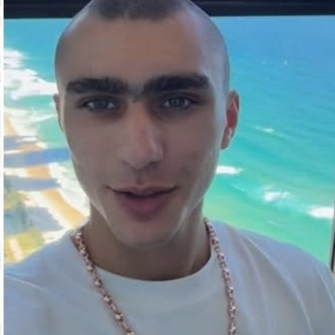 “10 giorni senza telefono, non si può parlare, non si può leggere, non si può scrivere, non si può fumare e solo verdure”: Achille Costacurta va in un retrat in India