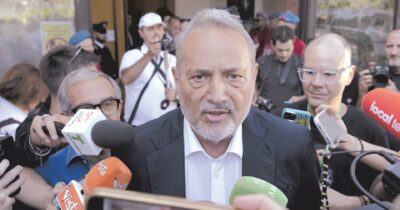 Copertina di “Mercoledì” della famiglia Giuli: il cognato del ministro tra gli autori