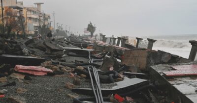 Copertina di Ciclone in Sicilia, stavolta nessuno mette gli stivali come in Emilia: Meloni e Salvini preferiscono andare in tv