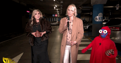 Copertina di Maria De Filippi consegna le me*dine a “Striscia la notizia”. La conduttrice ai due ragazzi che avevano occupato il posto per disabili senza permesso: “Avete fatto una figura…”