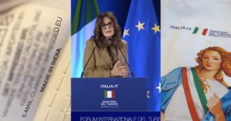 Copertina di Santanché al Forum del turismo: “Orgogliosi del Made in Italy”. Ma i gadget dell’evento sono fabbricati in India