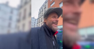 Copertina di “Otto ore di fila per sentire in cuffia un pezzo, non avrei mai pensato di farmele”: Jovanotti e la figlia Teresa in coda a Parigi per Harry Styles
