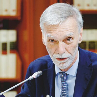 Copertina di Antisemitismo, il dem Delrio al convegno dell’orgoglio israeliano. Organizza Gasparri