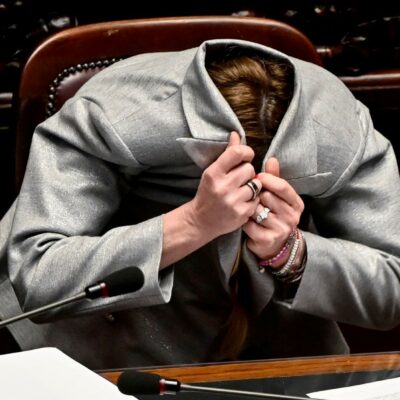 Copertina di Elezioni anticipate? Il centrodestra vincerebbe solo con Vannacci. I sondaggi puniscono Meloni, che studia il rimpasto