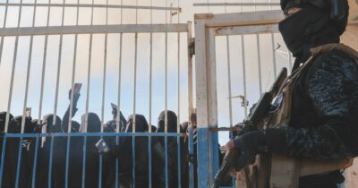 Copertina di Ai curdi ancora una volta restano solo le montagne