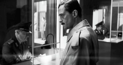 Copertina di Sulle tracce di un dottore da Auschwitz al Sud America: la recensione del film ‘’La scomparsa di Josef Mengele’’