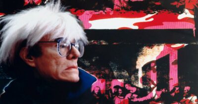 Copertina di Kounellis incontra Warhol: due artisti “in esilio” tra sacchi di juta e  zuppa. La mostra a Milano