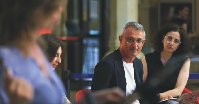 ‘’Siamo tutti addestrati alla fragilità dell’esistenza’’: torna il romanzo d’esordio di Eshkol Nevo, ‘’Nostalgia’’