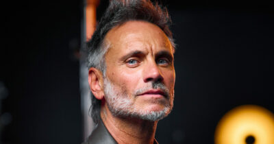 Copertina di “The Voice Kids è emozione pura. Pronto a girare Italia e Europa con le mie hits. Le critiche alle cover frutto del clima avvelenato sui social. Condurre Sanremo? Perché no!”: così Nek